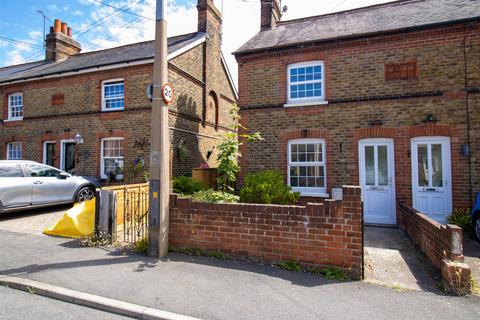 2 bedroom end of terrace house to rent, Mount Road, Braintree