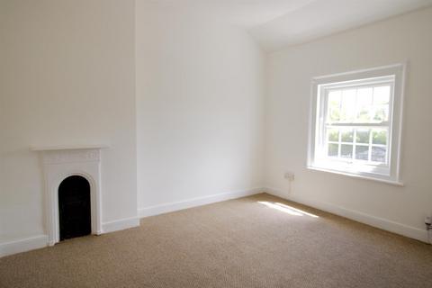 2 bedroom end of terrace house to rent, Mount Road, Braintree