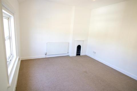 2 bedroom end of terrace house to rent, Mount Road, Braintree