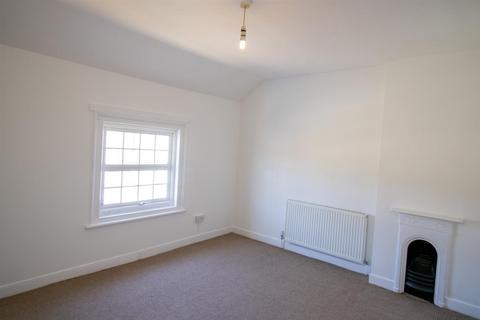 2 bedroom end of terrace house to rent, Mount Road, Braintree