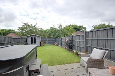 74 Corby Park, North Ferriby, HU14 3AY