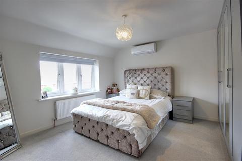 74 Corby Park, North Ferriby, HU14 3AY