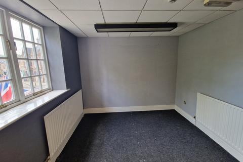 Office to rent, 2/6 Causeway Lane, Matlock, Derbyshire, DE4 3AR