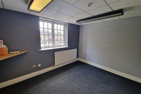 Office to rent, 2/6 Causeway Lane, Matlock, Derbyshire, DE4 3AR