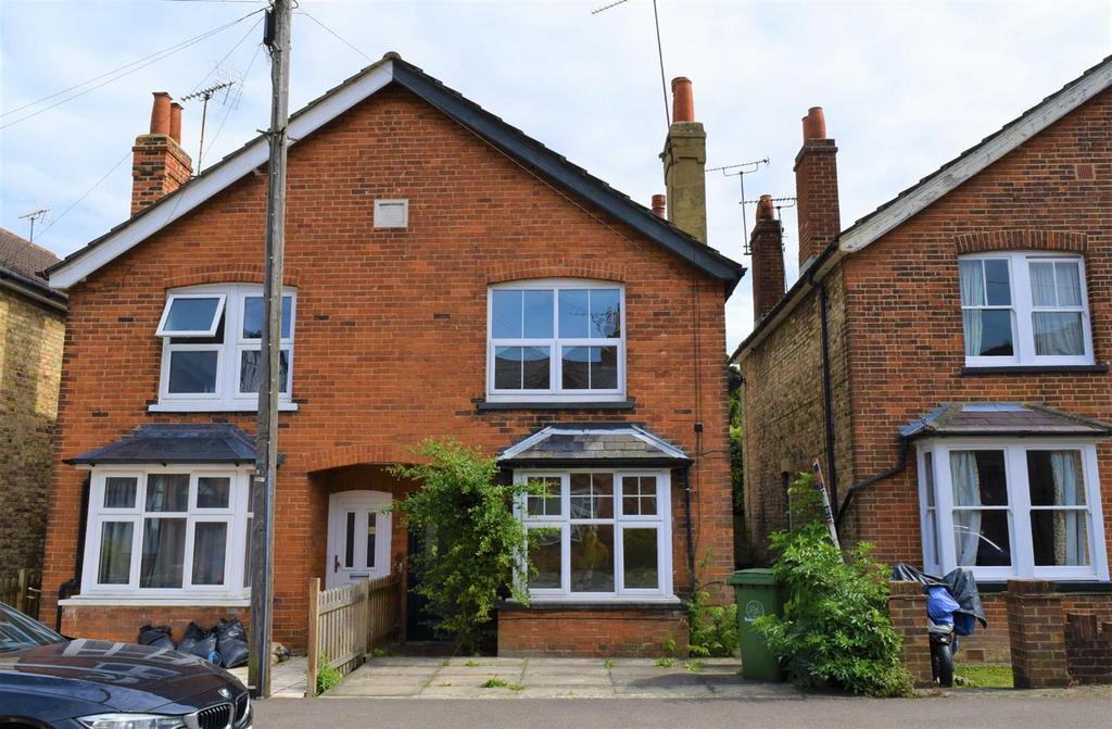 Dunton Green 3 bed semidetached house to rent £2,100 pcm (£485 pw)