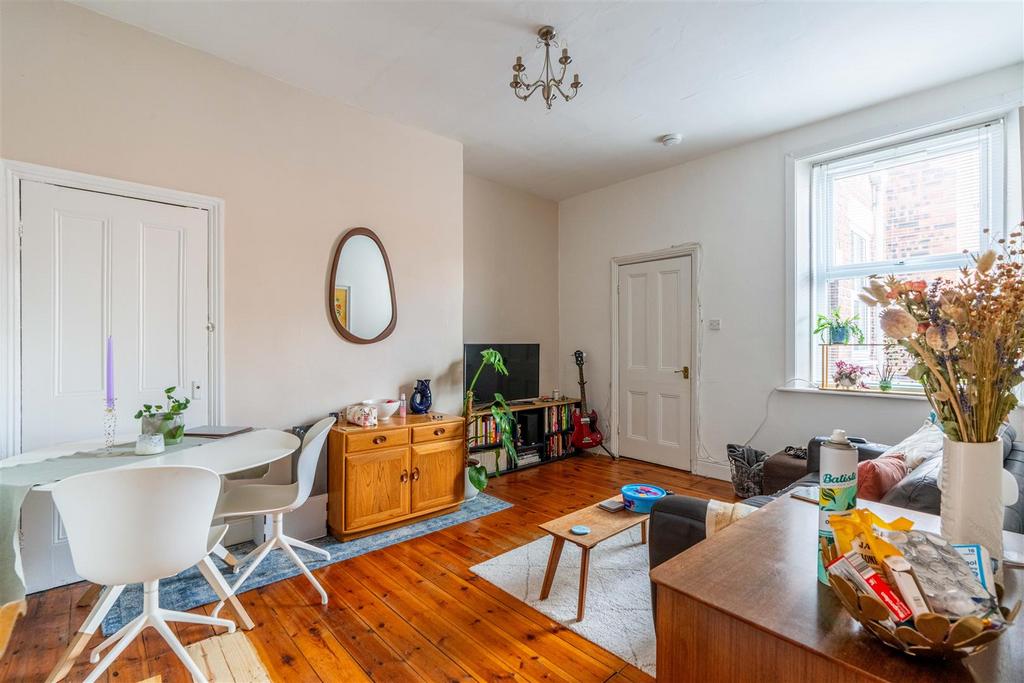 Delaval Terrace, Gosforth, NE3 2 bed flat to rent £900 pcm (£208 pw)