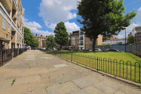 3 bedroom flat to rent, Gale Street, London E3