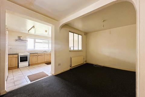 3 bedroom semi-detached house for sale, Lockerbie Avenue, Leicester LE4