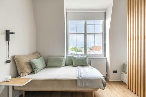 Studio to rent, Porchester Road, Bayswater, W2