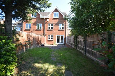 3 bedroom townhouse to rent, Crosby Way, Farnham, Surrey, GU9
