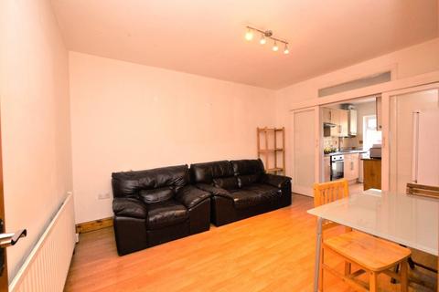 3 bedroom ground floor flat to rent, Forest Drive East, London, E11