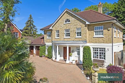 5 bedroom detached house for sale, Gainsborough Place, Essex IG7