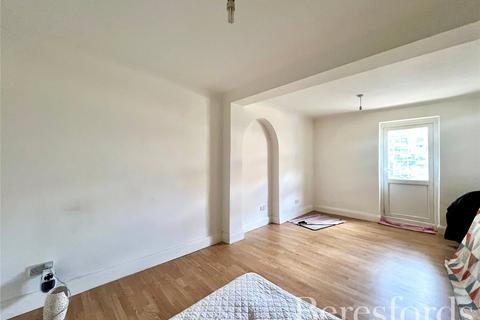 3 bedroom maisonette for sale, Slewins Lane, Hornchurch, RM11