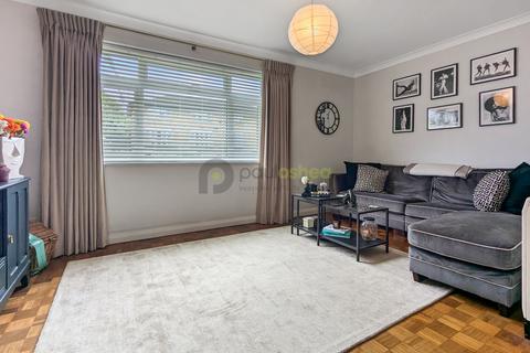 2 bedroom flat for sale, Waldronhyrst, South Croydon, CR2 6NY