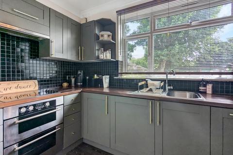 50 Waldronhyrst, South Croydon, CR2 6NY