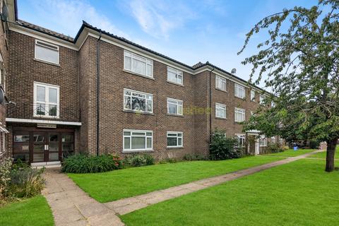 2 bedroom ground floor flat for sale, Waldronhyrst, South Croydon, CR2 6NY