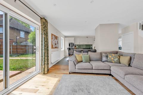 18 Arnold Road, Staines-upon-thames, TW18 1LX