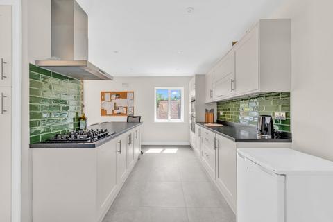 18 Arnold Road, Staines-upon-thames, TW18 1LX