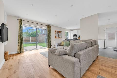 18 Arnold Road, Staines-upon-thames, TW18 1LX