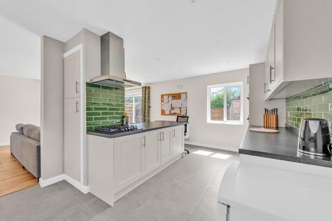 18 Arnold Road, Staines-upon-thames, TW18 1LX