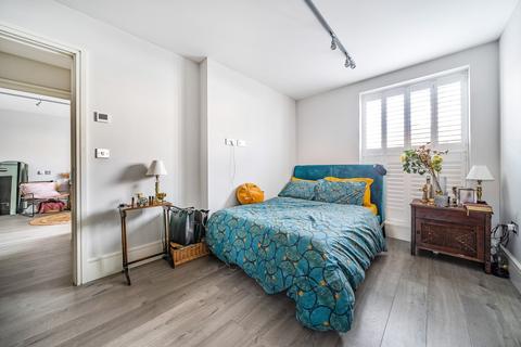 2 bedroom flat to rent, Plassy Road Catford SE6