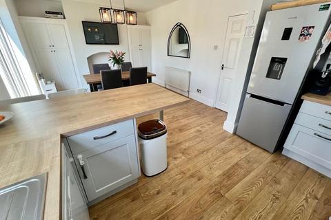 16 Barton Avenue, Knott End On Sea, Poulton-le-fylde, FY6 0BW