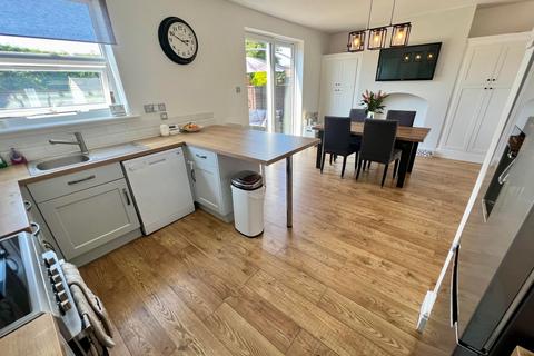 16 Barton Avenue, Knott End On Sea, Poulton-le-fylde, FY6 0BW