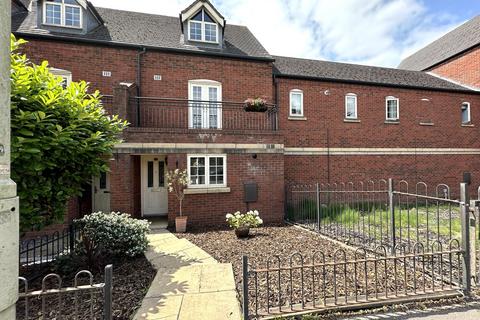 3 bedroom townhouse for sale, Evershed Way, Burton-on-Trent, DE14