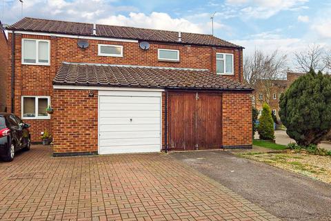 3 bedroom semi-detached house to rent, Longleat Close, Banbury OX16