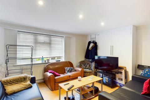 4 bedroom maisonette to rent, Clarendon Road, Hove, BN3