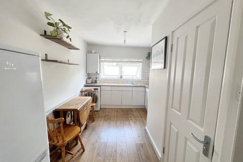 2 bedroom flat to rent, Engleheart Road, London SE6