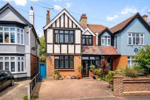 4 bedroom semi-detached house for sale, Shaftesbury Avenue, Thorpe Bay, SS1