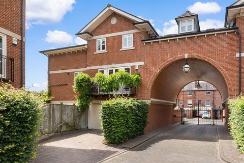 Kensington Keep, 10 King Johns Square, Worcester, WR1 3HN