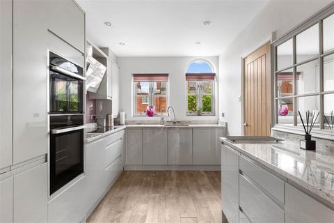 Kensington Keep, 10 King Johns Square, Worcester, WR1 3HN