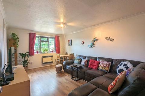 1 bedroom maisonette for sale, Lindsey Gardens, Feltham, TW14