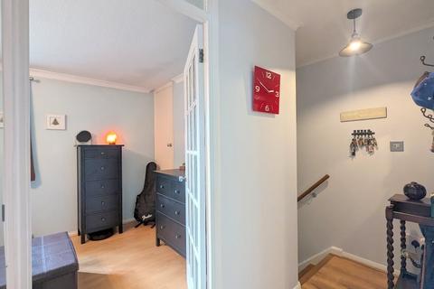 1 bedroom maisonette for sale, Lindsey Gardens, Feltham, TW14