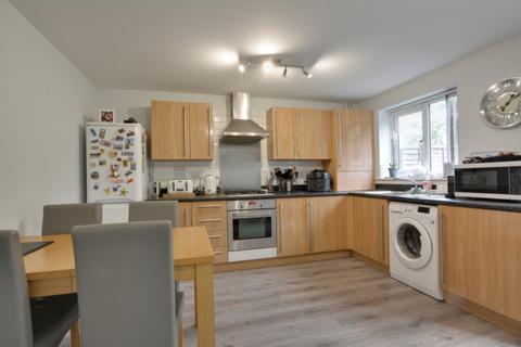 4 bedroom end of terrace house to rent, Eskdale Way, Maidenbower, RH10