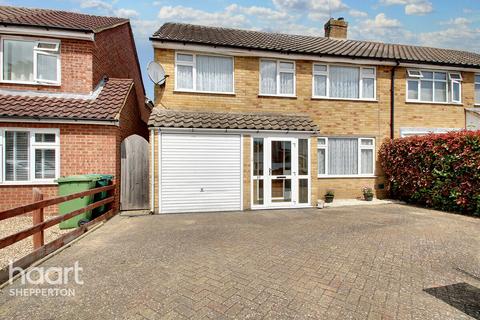 4 bedroom semi-detached house for sale, Tanglyn Avenue, Shepperton