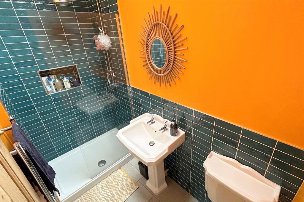 Ground Floor Showerf