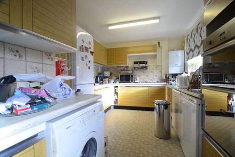 1 bedroom in a house share to rent, Green Court Avenue, Edgware