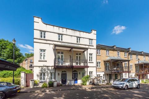 4 bedroom terraced house to rent, Brockwell Park Row, London SW2