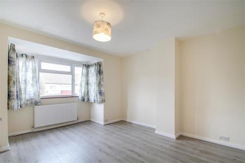 4 bedroom semi-detached house to rent, Blossom Way, West Drayton UB7