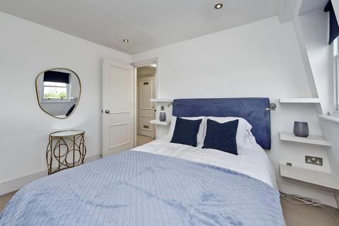 2 bedroom flat to rent, Royal Crescent, London, W11