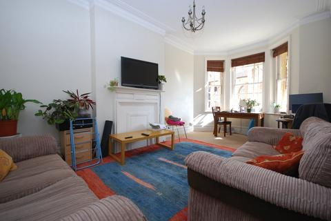 3 bedroom ground floor flat to rent, Mowll Street, Oval SW9