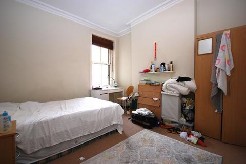 3 bedroom ground floor flat to rent, Mowll Street, Oval SW9