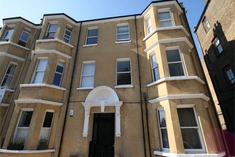 3 bedroom ground floor flat to rent, Mowll Street, Oval SW9