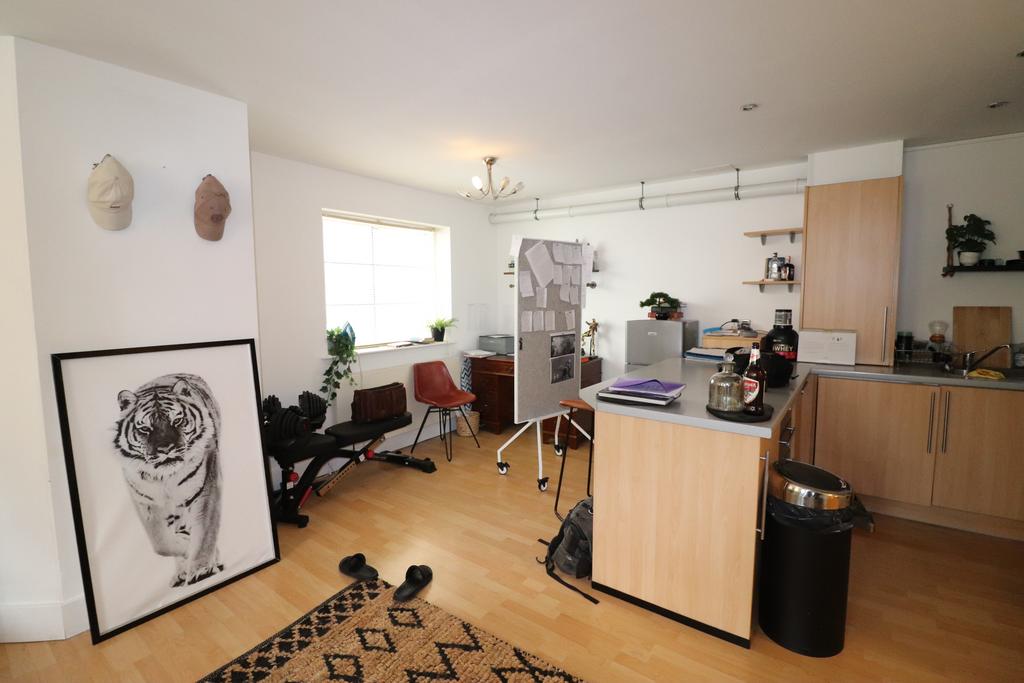 Apartment in Birmingham, Ladywood - View 6
