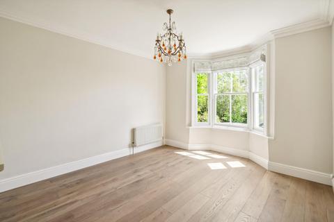 4 bedroom semi-detached house to rent, St. John's Road, London, SW19