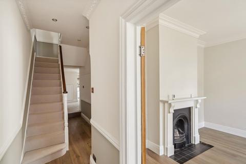 4 bedroom semi-detached house to rent, St. John's Road, London, SW19