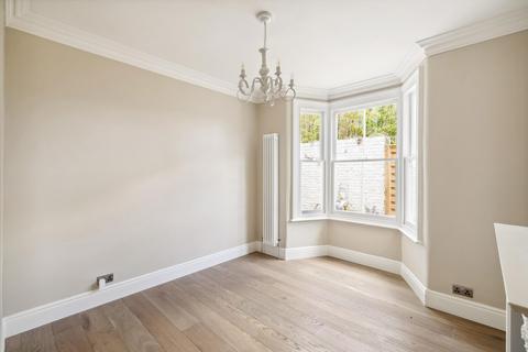 4 bedroom semi-detached house to rent, St. John's Road, London, SW19